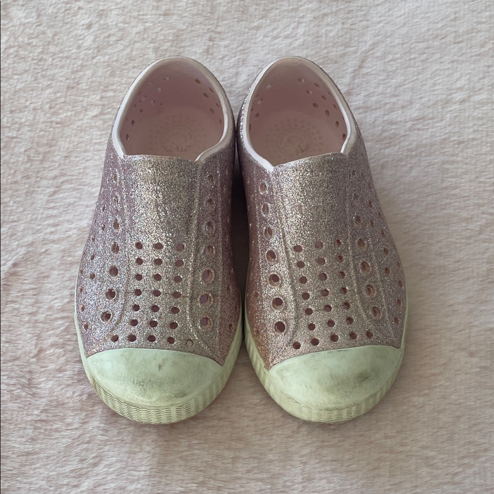 Native sparkly Pink Kids Shoes** Bundle 5+ items and name your offer!!! 💖💞